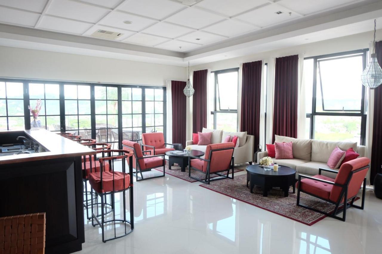 M Hotel Соронг Екстериор снимка